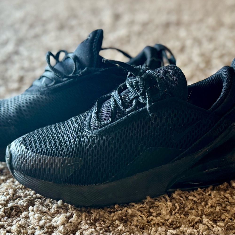 Nike Men's Black Mesh Sneakers